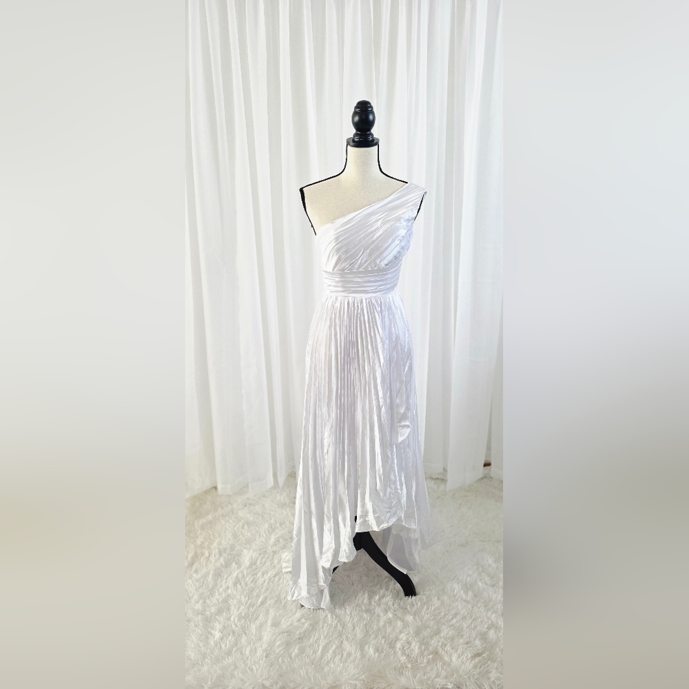 One-Shoulder White Asymmetrical Evening Dress